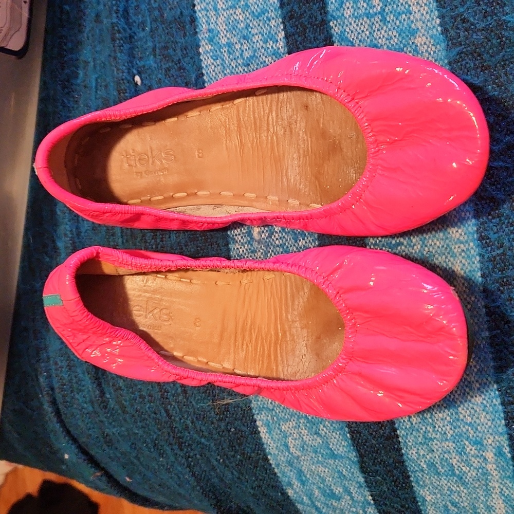 Hot pink tieks